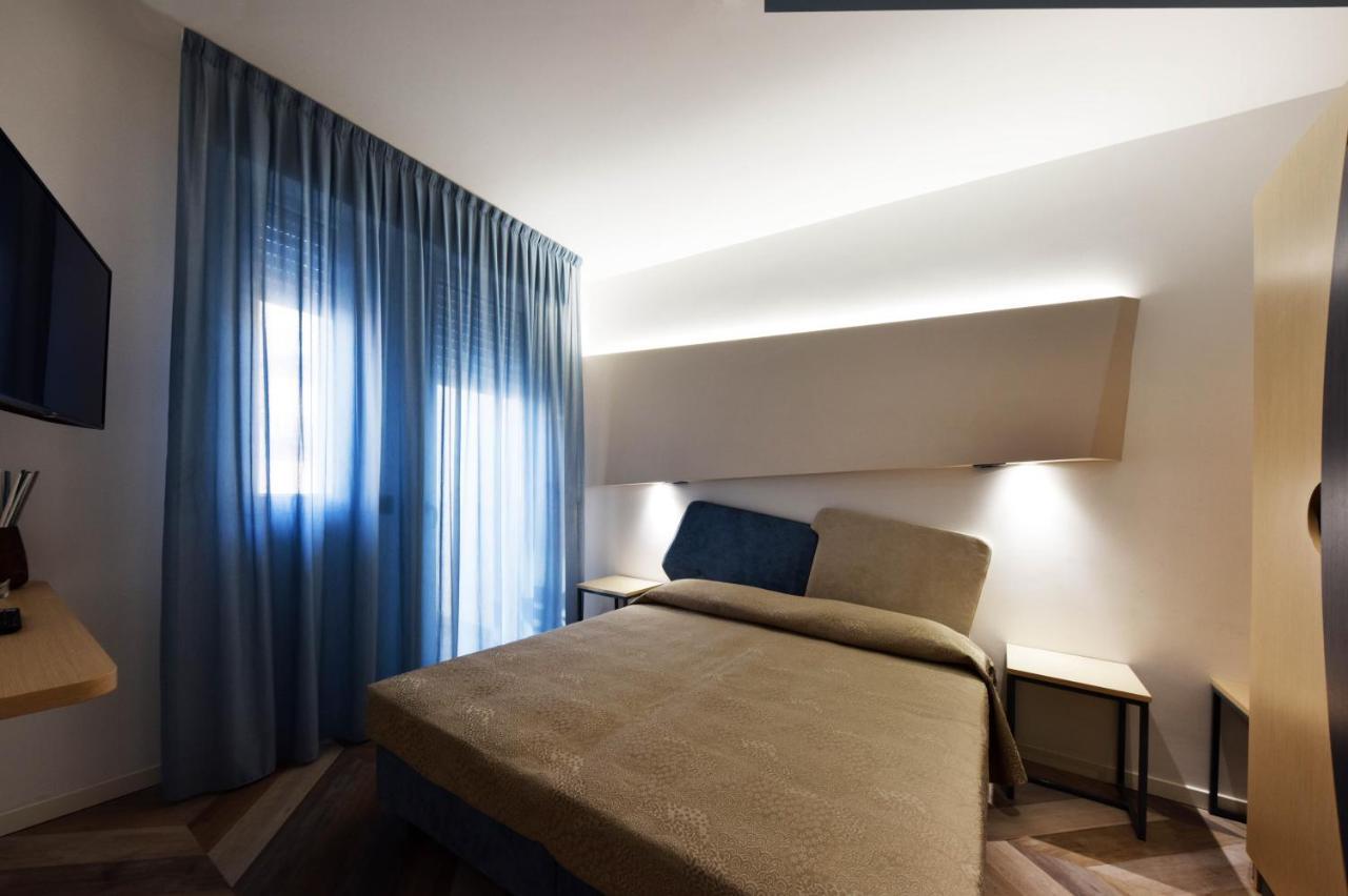 Color Hotel Римини Екстериор снимка