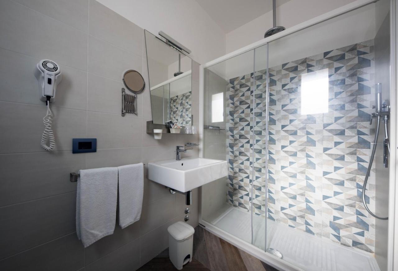 Color Hotel Римини Екстериор снимка