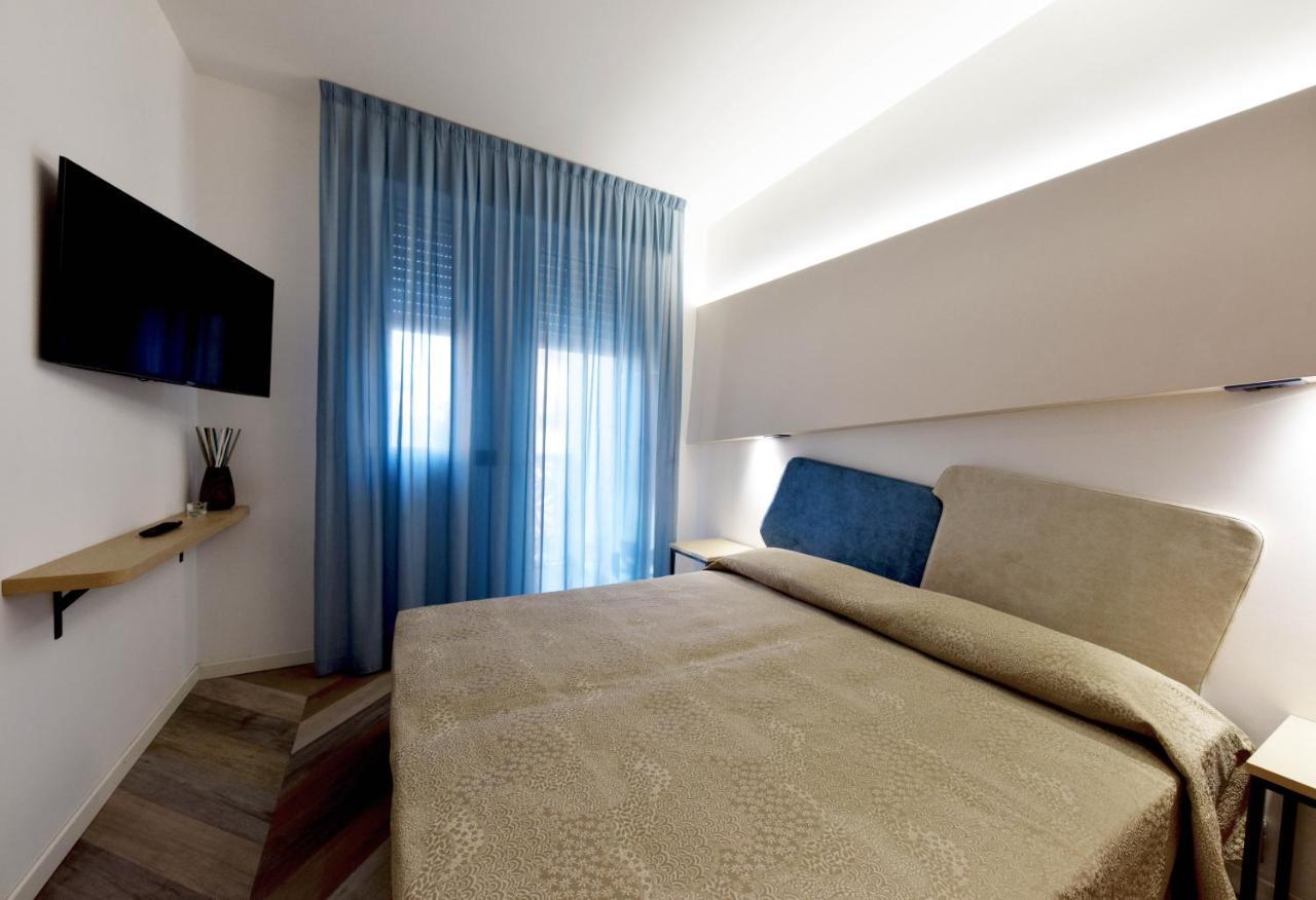 Color Hotel Римини Екстериор снимка