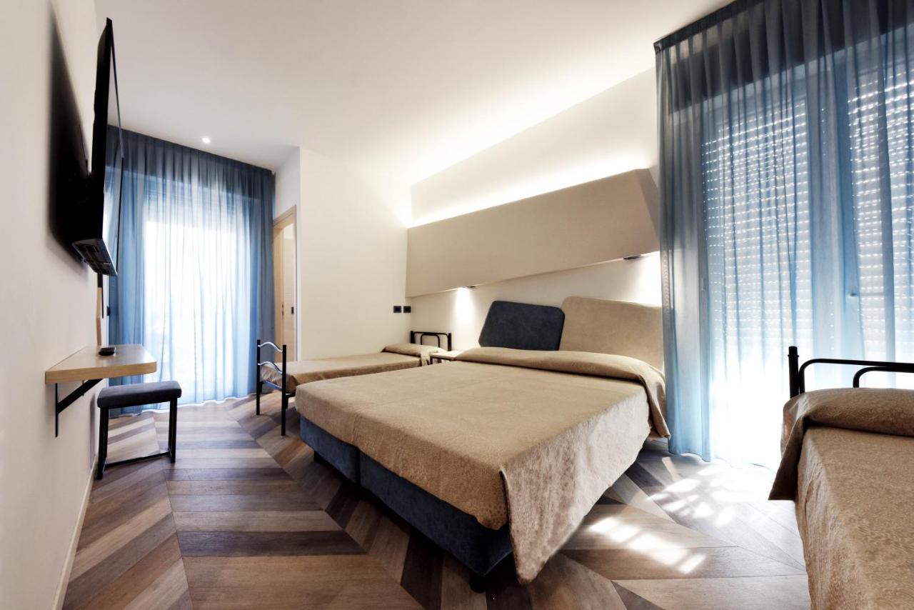 Color Hotel Римини Екстериор снимка