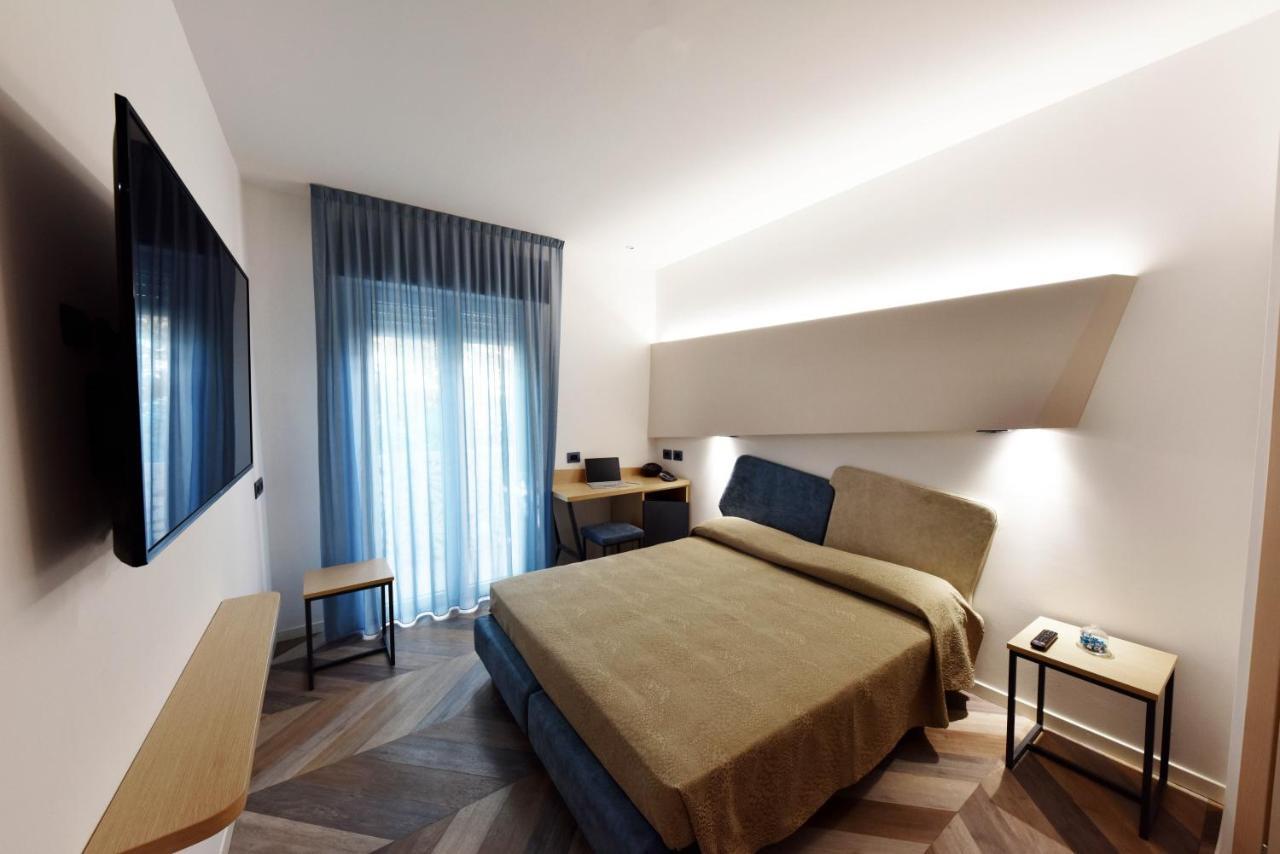 Color Hotel Римини Екстериор снимка